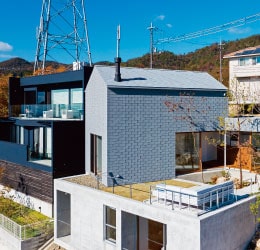 建物の一体感を演出する屋根材【アスファルトシングル】