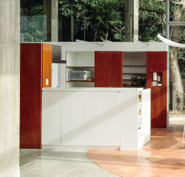 時間の積み重ねを艶で表現【油性ニス】