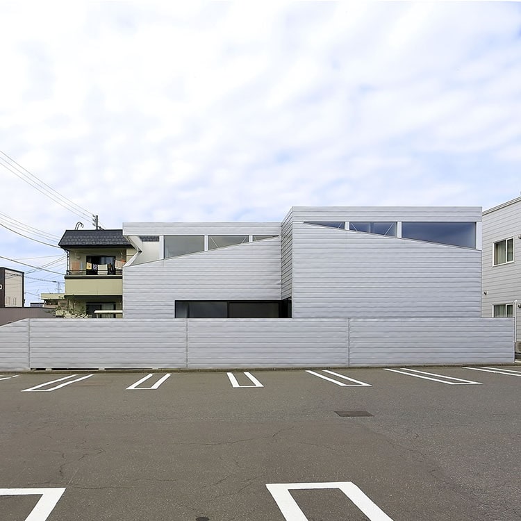 稜線の傘 - 須藤大建築設計事務所